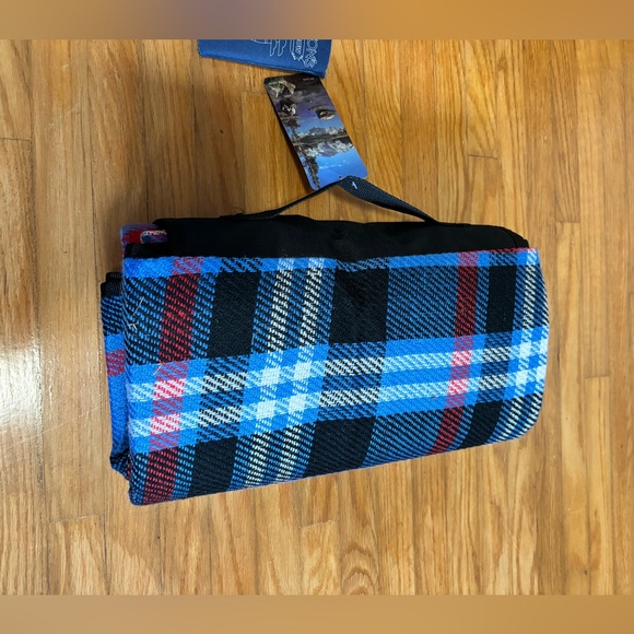 Limited Edition Chris Stapleton Picnic Blanket and Beer Cozies - Picture 4 of 9